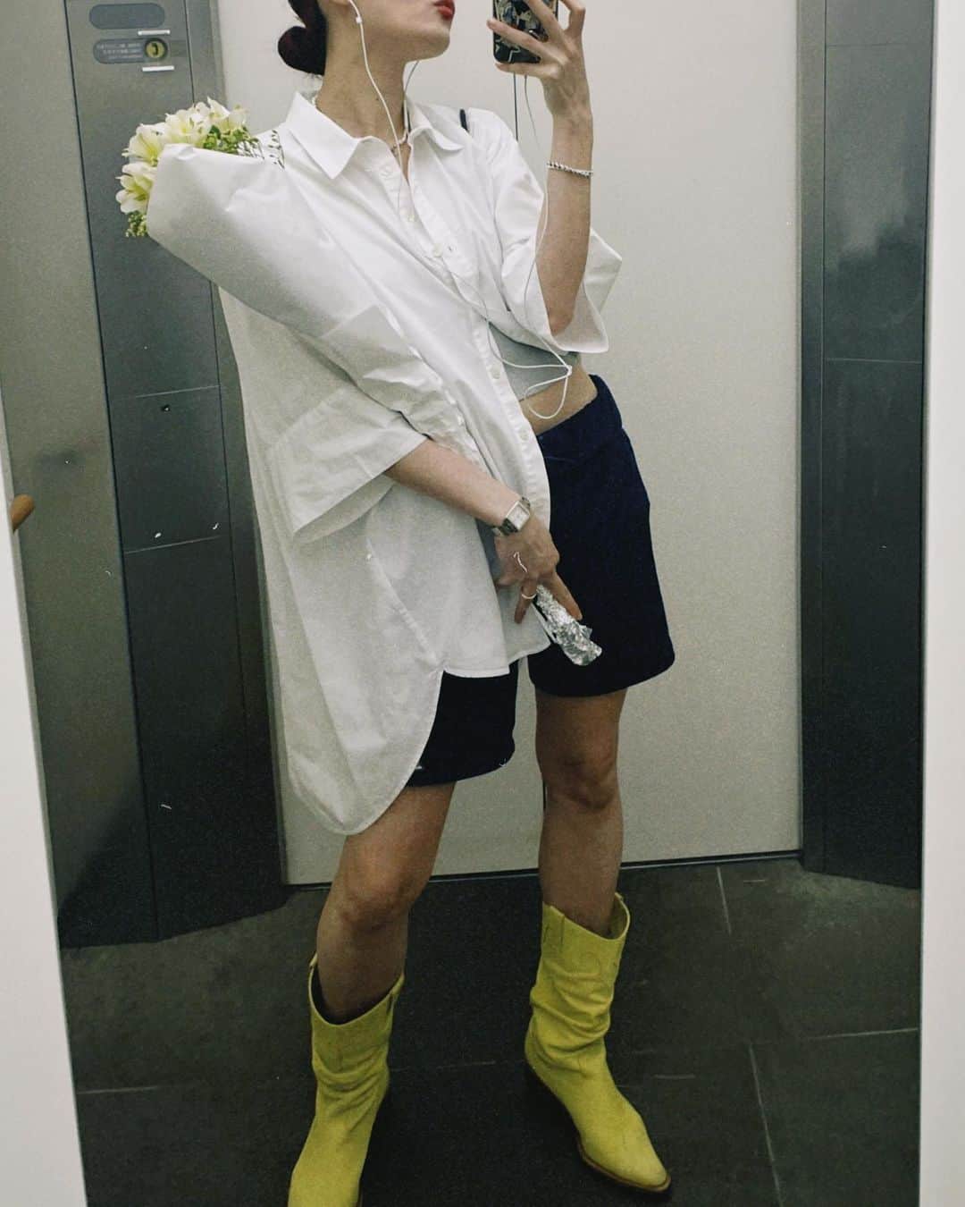 蘭舞ゆうさんのインスタグラム写真 - (蘭舞ゆうInstagram)「🌚🌻🌝 中学生の頃に履いてたブーツ。 ちょっと小さかったけど可愛いから... 無理してでも履いちゃう‼︎_:(´ཀ`」 ∠):」6月14日 21時41分 - ranma_yu