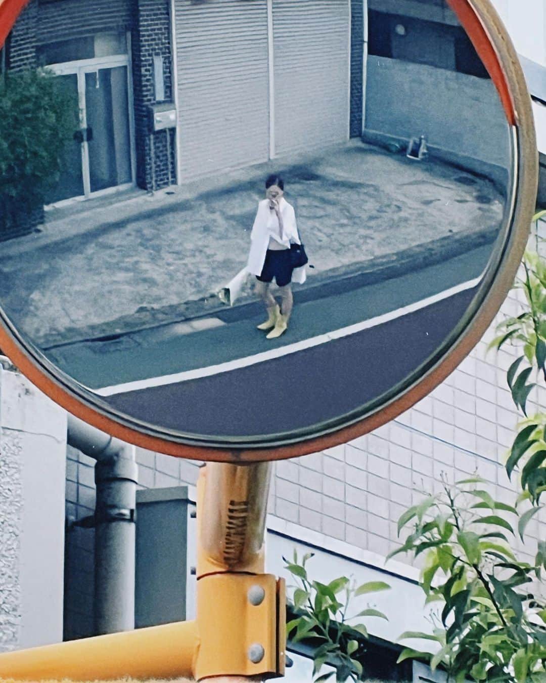 蘭舞ゆうさんのインスタグラム写真 - (蘭舞ゆうInstagram)「🌚🌻🌝 中学生の頃に履いてたブーツ。 ちょっと小さかったけど可愛いから... 無理してでも履いちゃう‼︎_:(´ཀ`」 ∠):」6月14日 21時41分 - ranma_yu