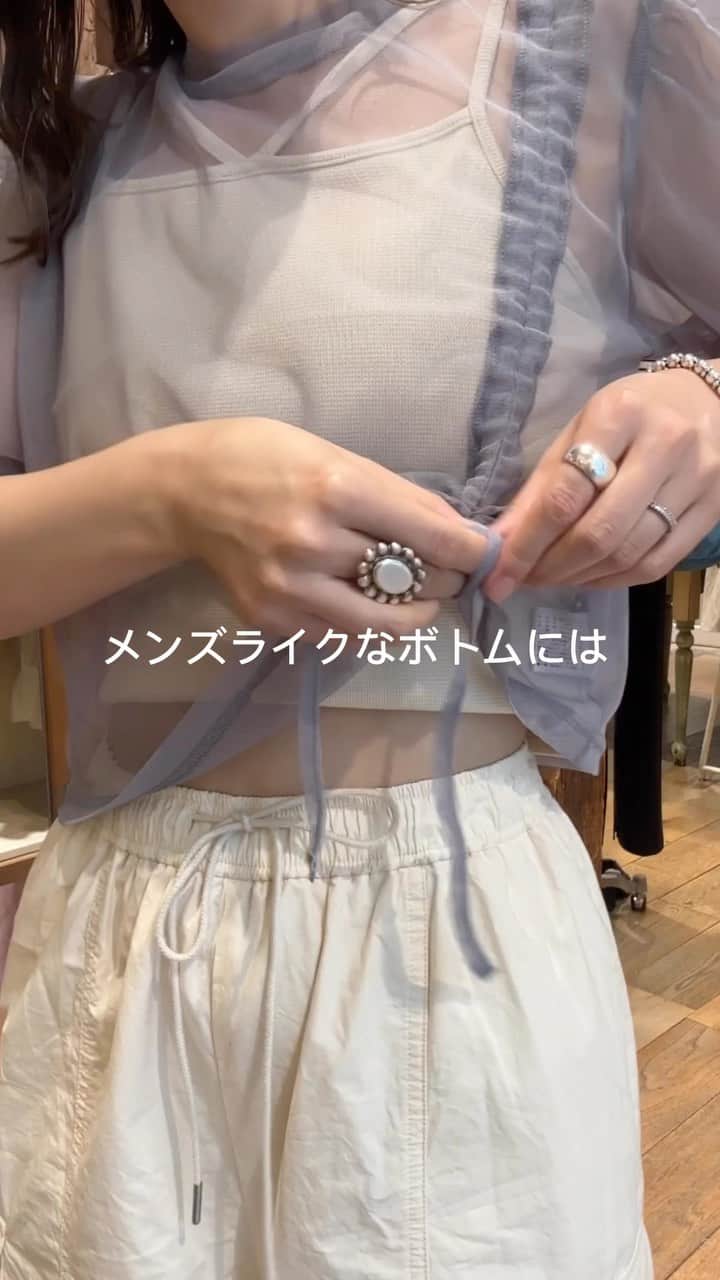 katomari. カトマリのインスタグラム：「カーゴパンツ買った方は このトップスさえあれば間違いなし✌️♡ 新色のグレー可愛い🐭  #Kastane #kastane_tulleitem  #夏コーデ #夏服コーデ #トレンドコーデ  #ミディアムボブ #ミディアムヘア #ミディアムヘアアレンジ  #パーマ風巻き髪 #高身長コーデ #高身長女子 #骨格ナチュラル  #カスタネ #30代コーデ #アラサーコーデ #カーゴパンツ #チュール #チュールトップス」