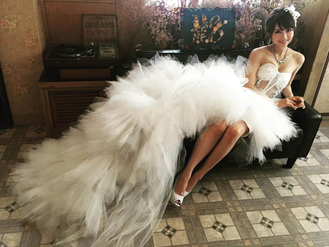 吉沢明歩さんのインスタグラム写真 - (吉沢明歩Instagram)「このドレスすごく綺麗だったぁ💕  メイクすごい笑  #白ドレス#海外グラビア#2016かな#懐かしいの投稿させて」6月14日 21時51分 - akiho__yoshi