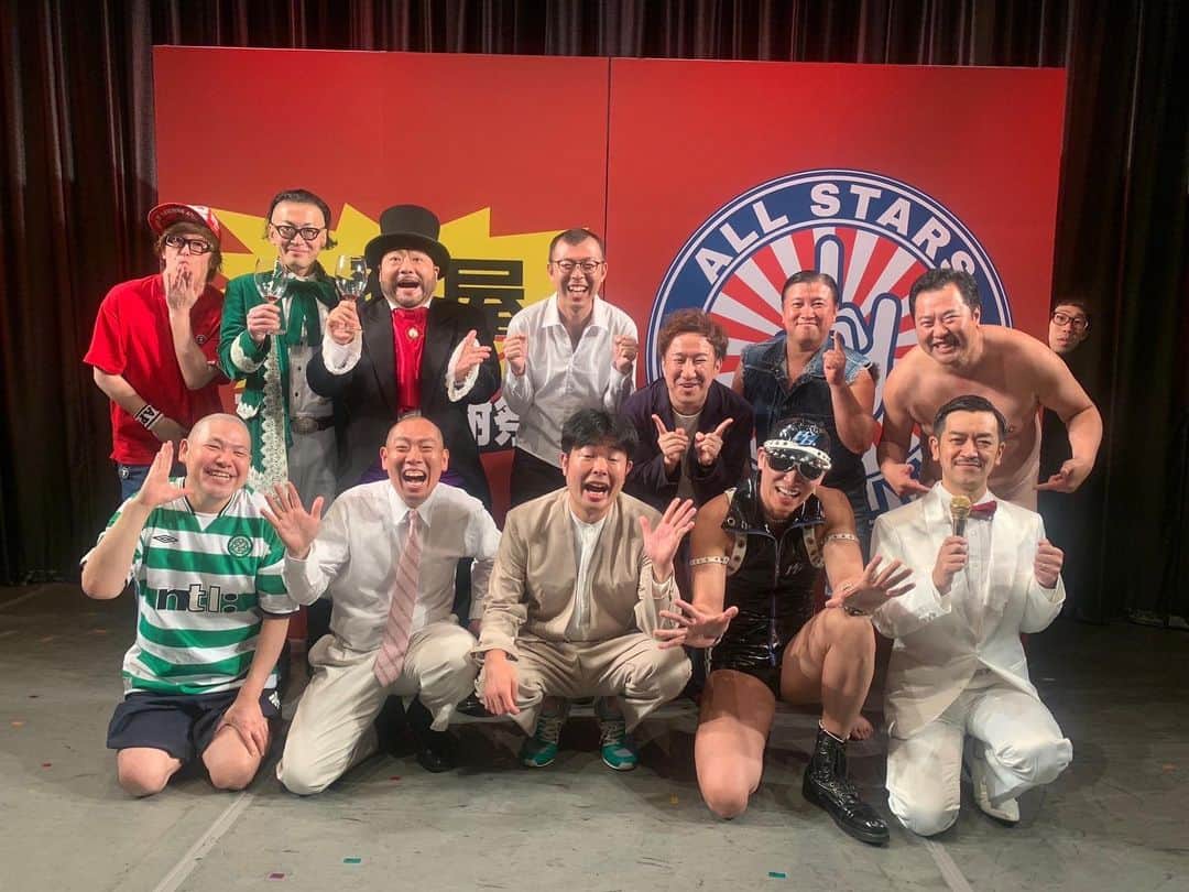 スギちゃんのインスタグラム：「一発屋オールスターズ10周年記念興行　ファン感謝祭に参加してきたぜぇ とんでもない楽しさだったぜぇ やばい本当にトニーがイギリスのノリを日本に持ち込んでくれてとんでもない盛り上がりだったぜぇ お客さん満席で今日参加できて良かったぜぇ 今日来てくれたお客さん最高だぜぇ 登録頼んだぜぇ^_^」