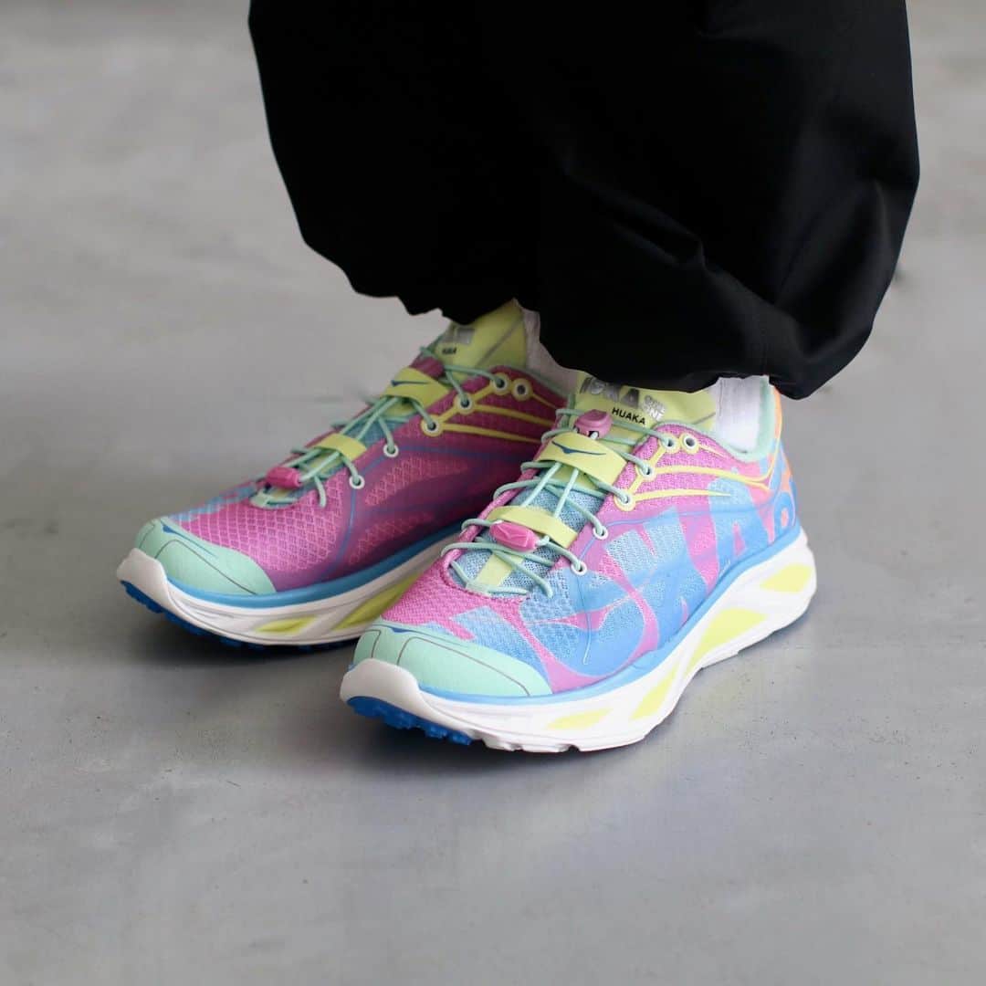 のインスタグラム：「【limited】 HOKA ONE ONE / ホカ オネ オネ "HUAKA ORIGINS - ALL ABOARD / CYCLAMEN -" ¥ 20,900- _ 〈online  store / @digital_mountain〉 https://www.digital-mountain.net _  【オンラインストア#DigitalMountain へのご注文】 *24時間受付 *14時までのご注文で即日発送 *1万円以上ご購入で送料無料 tel：084-973-8204  _ We can send your order overseas. Ordering procedure details can be found here. >>http://www.digital-mountain.net/html/page56.html  _ #HOKAONEONE #ホカオネオネ _ 実店舗：#WonderMountain  〒720-0043  広島県福山市船町2-23 JR 「#福山駅」より徒歩10分 #ワンダーマウンテン #japan #hiroshima #福山 #福山市 #尾道 #倉敷 #鞆の浦 近く _ WOMEN/GOODS： @hacbywondermountain _」