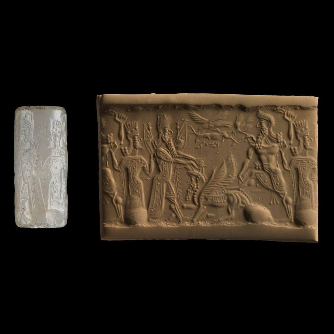 大英博物館のインスタグラム：「The oldest surviving literary work in the world is ‘The Epic of Gilgamesh’, which was composed nearly 4,000 years ago in ancient Mesopotamia.   This famous poem recounts the legendary exploits of King Gilgamesh and the Wildman Enkidu – together they embark on many heroic adventures, including slaying both the Bull of Heaven, depicted on this Babylonian cylinder seal.  Gilgamesh and Enkidu’s relationship is described in ambiguous terms. Though beginning as rivals, the two develop a close bond which transcends the platonic but is never explicitly noted as sexual.  In one scene Gilgamesh is entranced by Enkidu and desires to ‘caress him like a woman’ and the two embrace and kiss each other. When the gods kill Enkidu to punish Gilgamesh, the hero grieves deeply and is moved to abandon his search of glory and wealth.   🔎 Cylinder seal with Gilgamesh and Enkidu. Chalcedony, from Asia, 800– 700 BC.   #BritishMuseum #PrideMonth #LGBTHistory #Gilgamesh」