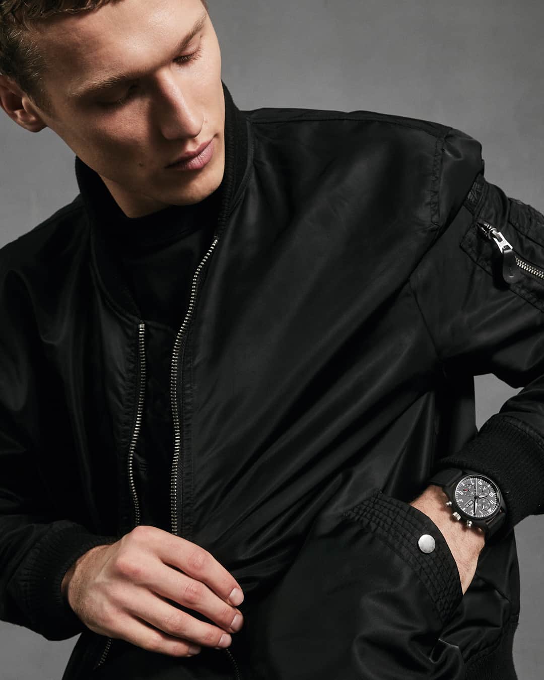 IWCのインスタグラム：「Formal, casual and everything in between, our Jet Black #IWCpilot Chronograph 41 TOP GUN (Ref. IW389401) projects a sporty, yet serious, flair making it a versatile watch whether its adrenalin you’re seeking or gravitas you’re bringing. #TheReference  🔗Link in Bio」