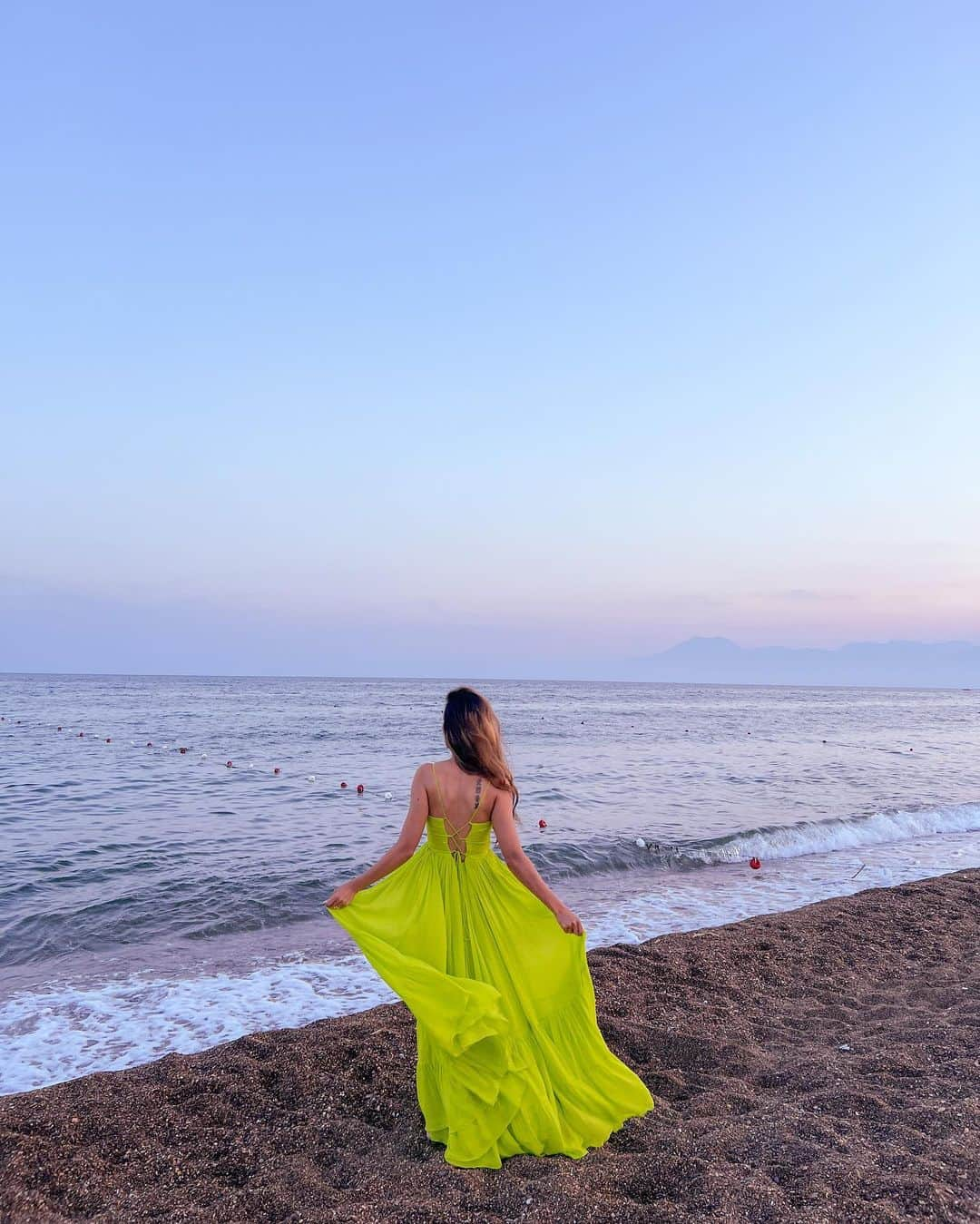 Aakriti Ranaのインスタグラム：「U K I Y O  [u-key-yo] Japanese (n.) “The floating world”; Living in the moment, detached from the bothers of life ❤️  Wearing @ordinaree.in  Location: Lara Beach, Antalya, Turkey  #aakritirana #ukiyo #peace #beach #turkey #antalya #travel #ootd #gifted #beachlife #travelblogger」