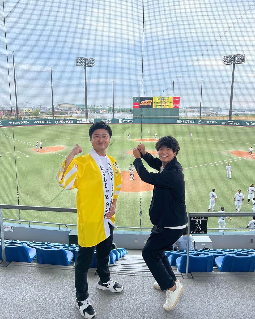 井口謙のインスタグラム：「． 昨日と今日。 ホークス二軍中継の実況を担当しました。  昨日は浜名千広さんに解説をいただいて。 今日はとらんじっとあらたくんとの同級生コンビ。  タマスタからのウエスタン放送は4年ぶりだったんですが、なんとか天候にも恵まれました☁️  再び一軍昇格を目指す選手、支配下登録から一気に一軍の舞台へ駆け上がろうという育成選手… それぞれの想いを試合と試合後の特別練習から感じるような気がして、刺激的でした。  自分ももっとハングリーにならないと。  お聞きいただいた方、ありがとうございました🙇‍♀️  #タマスタ筑後 #ウエスタンリーグ #ウエスタン #sbhawks#RKBラジオ」