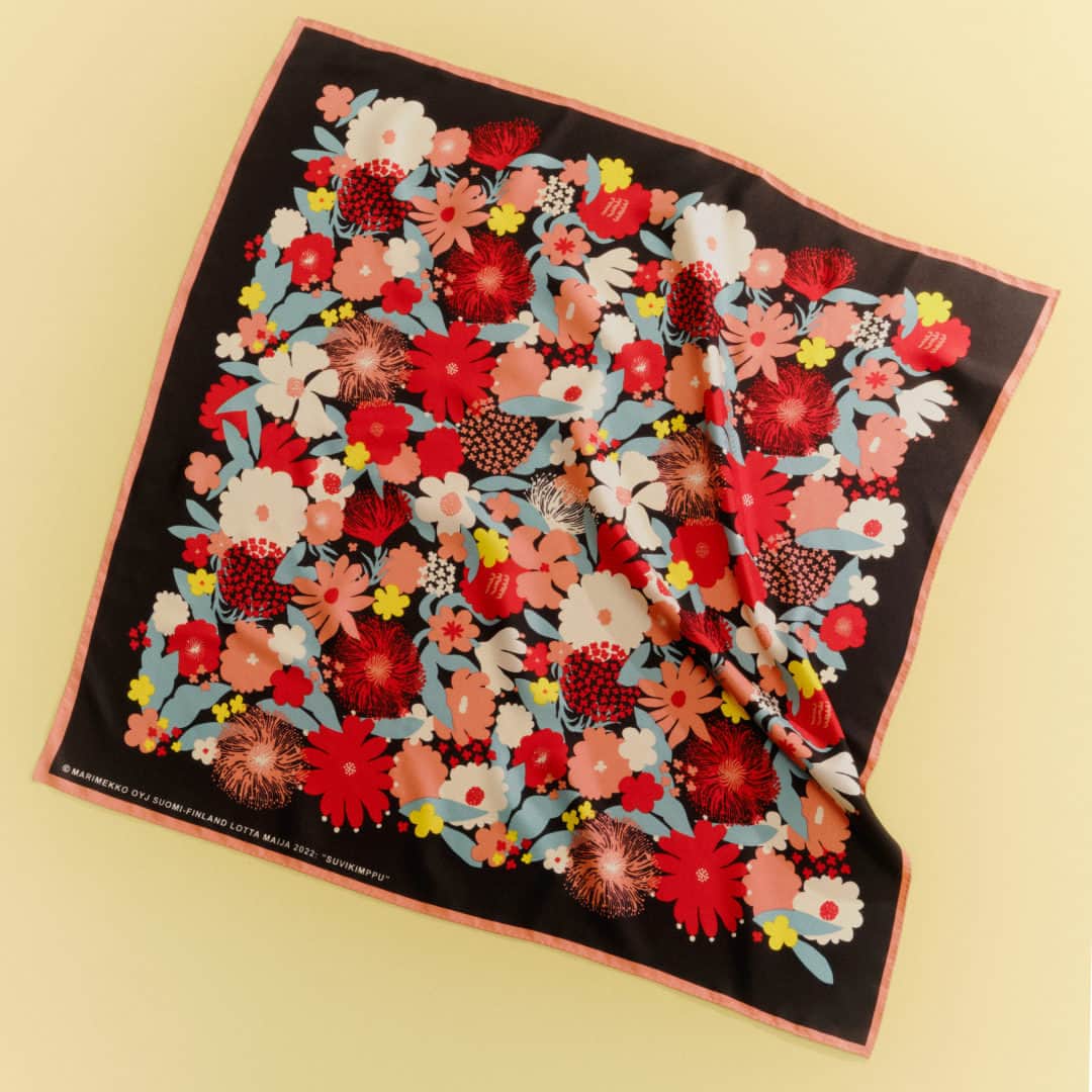 マリメッコのインスタグラム：「This season’s accessories are in full bloom! Swipe left to check out the cute new "maribands” – the easiest way to add a touch of color to your outfit. 🌺  Explore our new pre-fall ‘23 accessories at marimekko.com. Link in bio. #marimekko」