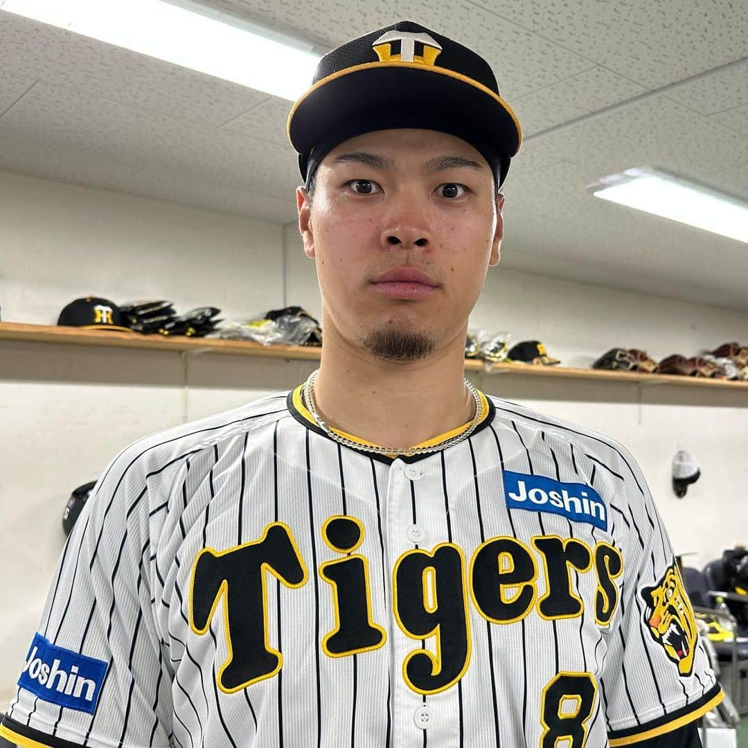 阪神タイガースさんのインスタグラム写真 - (阪神タイガースInstagram)「初回に追加点となるタイムリーを打った#佐藤輝明 選手！ #阪神タイガース #日本生命セパ交流戦  #ARE」6月14日 22時06分 - hanshintigers_official