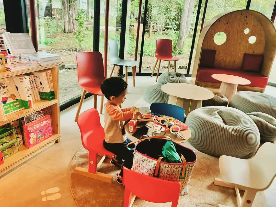 Rie fuさんのインスタグラム写真 - (Rie fuInstagram)「#kidsroomideas #bookstore #cafe #karuizawa #軽井沢　#tsutaya #軽井沢書店中軽井沢店 #commongrounds」6月14日 22時16分 - riefuofficial