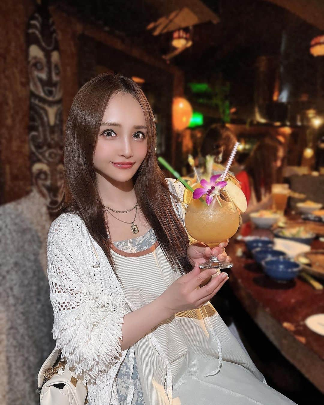 宇佐美あいりさんのインスタグラム写真 - (宇佐美あいりInstagram)「沖縄と言ったらステーキ🥩✨  なので大好きな鉄板焼き食べたよ🥰  海老🦐大好きなんだけど ここの海老大きくて怖すぎて まるでナウシカにしか 見えなくて騒いでた😂www  おいしいけど怖がりさんな あいりんにはビクビク🥹🦞  料理はボリュームいっぱいで満足🐷  みんな全部食べれなかったけど 全部食べてびっくりされたw  コーラもめっちゃデカくて 嬉しいけどカロリーやばい🤣w  またデブになっていく🐷🐷w  #沖縄#okinawa#初めて#旅行#気分転換#リフレッシュ#沖縄旅行#女子旅#鉄板焼き#ステーキ#ステーキハウスjam#jam#海老#ナウシカ#びっくり#沖縄グルメ #gourmet#instadaily#instalike#igers#selfie#instagood#pleaselike#japanesegirl#followm#likeforlike#like4like #follow4follow#followforfollow#f4f」6月14日 22時14分 - airi.usami_official