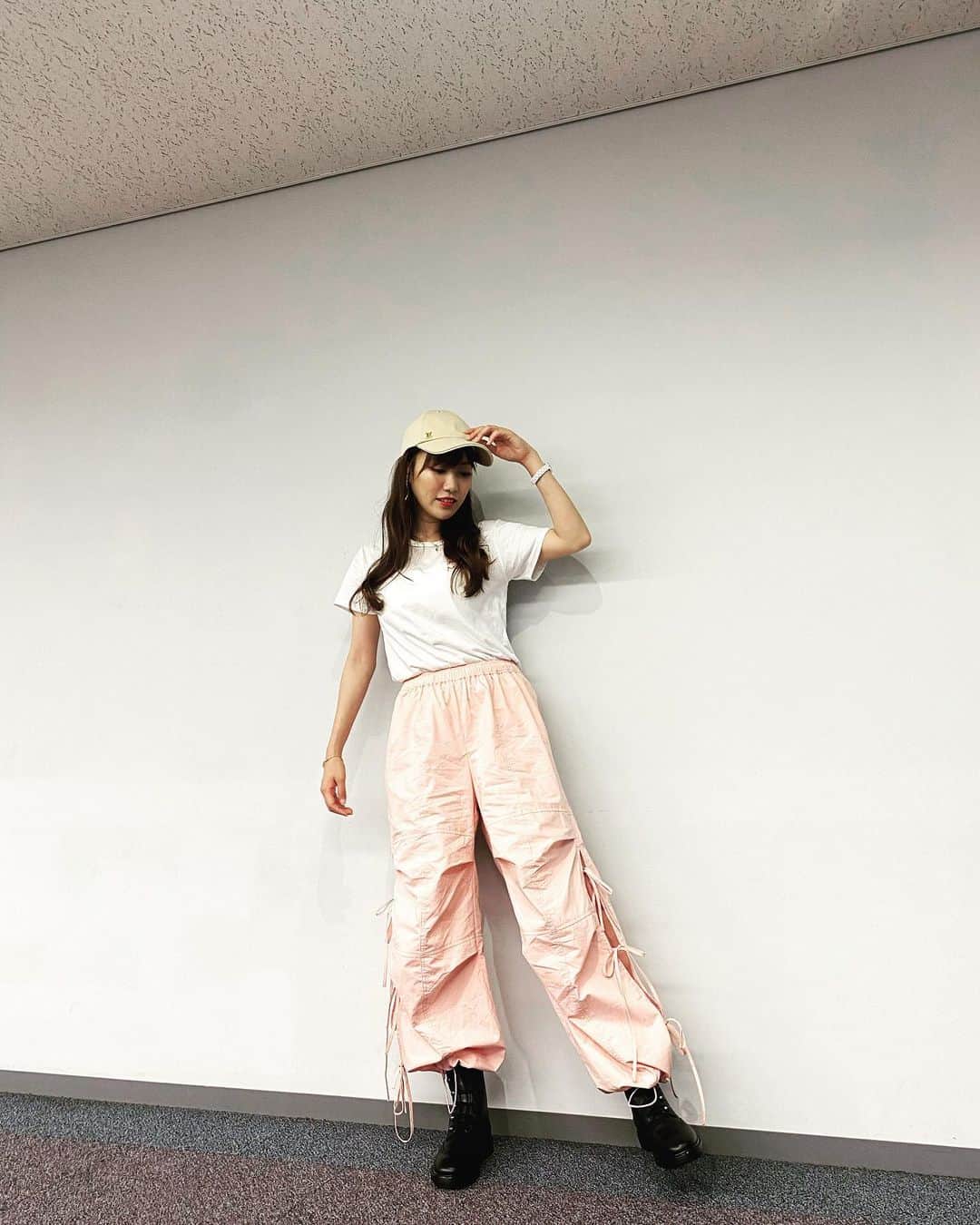 のインスタグラム：「ここ最近自分にとって感化される出会いがありまして🤭 なんてゆうか、とっても私の中でその方の言葉とか気遣いとか行動が素敵だなぁ〜って！ 自分も真似したいなぁって、見習ってやっていたらいい事しかなくて😊 お仕事で素敵な言葉をかけていただいたり…🤗💜  感謝の気持ちを忘れずに明日も頑張りましょう😌☝🏻」