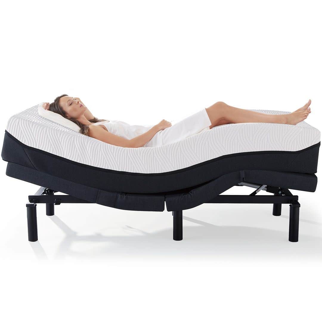 テンピュールジャパンのインスタグラム：「無重力睡眠を叶えるベッドセット  テンピュール®マットレスに電動リクライニングベッドを合わせると、極上の眠り、パーフェクトスリープシステムが完成。  無重力睡眠とは“無重力状態の宇宙で眠るときに自然となる姿勢“、”お母さんのお腹の中にいる胎児の姿勢“とも言われる、理想の睡眠姿勢「Zero-G® ポジション」で眠ること。  この快適なポジションを、リモコン一つで創り出します。 他にはない眠り“無重力睡眠“をお楽しみください。  #テンピュール #マットレス生活 #マットレスベッド #テンピュール取扱店 #ショールーム #寝具  #テンピュール枕 #テンピュールマットレス #テンピュールの枕 #テンピュールベッド  #フォローミー  #宇宙好きな人と繋がりたい #キャンペーン企画 #熟睡 #睡眠美容 #寝室  #美容好きな人と繋がりたい #安眠 #宇宙 #寝具ブランド #寝具は大事 #ベッド #安眠効果 #睡眠改善 #布団 #フトン #布団生活 #ふとん #ふとんでゴロゴロ #睡眠の質」