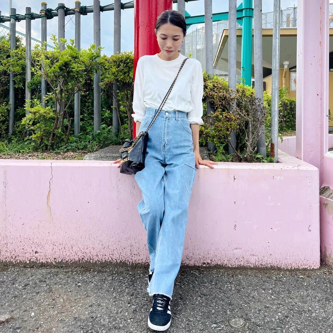 のインスタグラム：「. いつかの📷 動きやすい格好で🎡✨  トップス　@todayful_  デニム @grl___official」