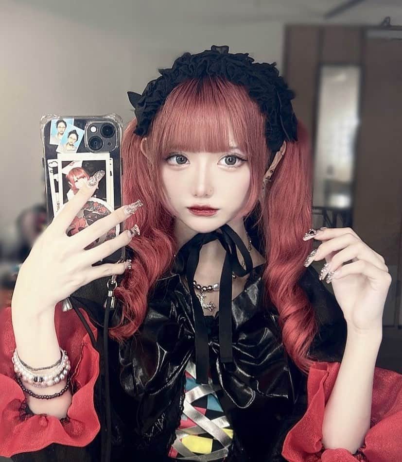 のインスタグラム：「そう言えば ロングがとても好評で嬉しい コロネツインも出来るようになりました！  エクステは @623hikaru さん🙇‍♀️有難う御座いました𓏲𓎨」