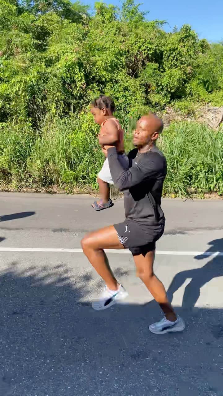 アサファ・パウエルのインスタグラム：「Another one 😂 one ball short so grab a baby」