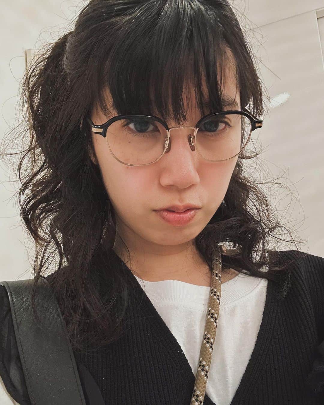 ちゃんMARIのインスタグラム：「ほんとは目がすごく悪いです 全レコーディングおわっておつかれさま」