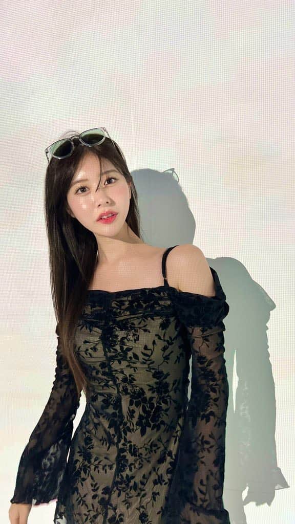 加藤美南のインスタグラム：「POLICE🪬🕶️❤️‍🔥  イタリアのアイウェアブランドPOLICEが今年で40周年ということで表参道ヒルズパーティーにご招待頂きました🇮🇹 未来のブースでは大人気のモダンアーティストCOIN PARKING DELIVERYさんとのコラボ企画もあってめっちゃわくわくしました❤️‍🔥 @policelifestyle  #police」