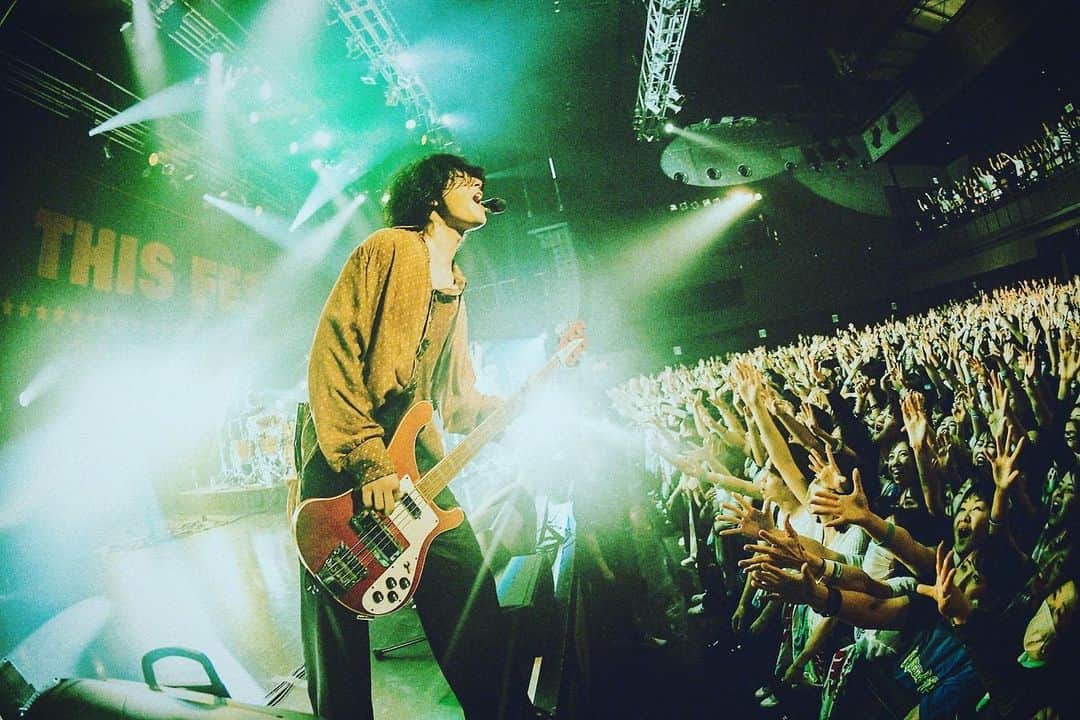 磯部寛之のインスタグラム：「Amazing night in Fukuoka. Thanks to Creepy Nuts for an awesome performance. Thank you all for coming out! Hiro  福岡めちゃくちゃ熱かった。すげぇ。Creepy Nutsも最高のステージありがとうございました。そして来てくれた皆さんありがとうございました。ひろ #alexandros #ディスフェス #fukuoka #福岡 @creepynuts_official」