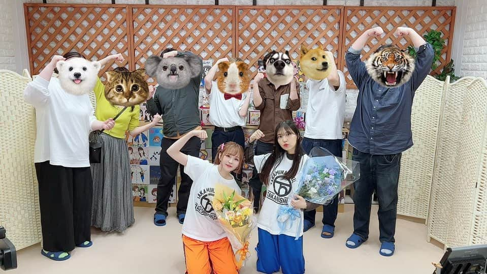 大西沙織さんのインスタグラム写真 - (大西沙織Instagram)「#今日は  『たかにしや』の最終回でした！最後までたかにしやらしく、ワンチームで駆け抜けられてとっっっても幸せだった…！！！収録させてくれたセカショさん、番組を守ってくれてたミナミ、ワンチームのみんな、ゲストの方、そして一緒に楽しく過ごしてくれた山賊仲間たち！！！  本当にありがとうございます😭  最後まで愛に溢れすぎた番組で、お便り読みながらヒーヒー笑ってたらあっという間に終わってしまった……。完全版アーカイブでもまだまだ読んでるから良かったらみてね！ そして嬉しいことに今までの我々の軌跡(奇跡w)はアーカイブが残ります！！！！やったーーーーーーー！！ いつまでもたかにしやを堪能してね！ミナミとまた帰ってきたいな〜😴でも今は少し休憩🤏☕︎☕︎  そして！過去の一部グッズが受注販売で蘇ります&新作のグッズもあります！！！！！ たかにしやのTwitterで詳しくは見て下さーい！！ リアタイしてたけど意外と新作もある事に気づいてない人多そうだっから宣伝でした！🙇‍♀️   はぁあああ〜〜〜〜〜 とにかく楽しい3年8ヶ月だった……………。  ワンチーム最高！！！ 山賊仲間最高！！！！  ミナミ。大好きだぁああああああ！！！！！！！！！  #たかにしや #髙橋ミナミ #大西沙織 #ワンチーム #山賊仲間 #われわれは不滅だ #笑い過ぎて腹筋割れた #嘘 #またね #お箸渋過ぎて #最高」6月14日 23時11分 - onishi_saori86