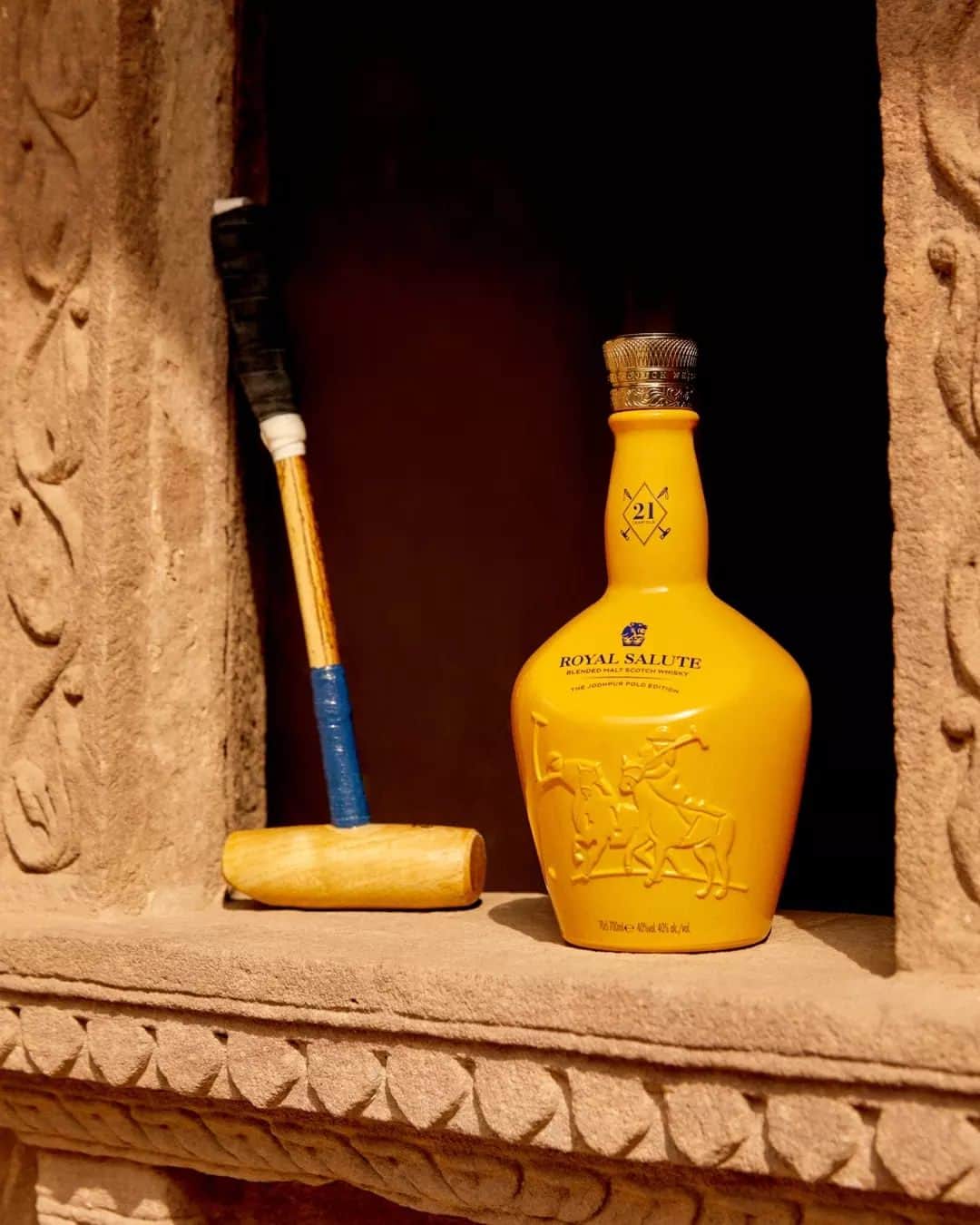 Royal Saluteのインスタグラム：「The grace and elegance of 'The Sport of Kings', encapsulated in a bold, balanced whisky.   Discover the story behind the Jodhpur Polo Edition via the link in bio.  #RoyalSalute #JodhpurPoloEdition #Whisky」