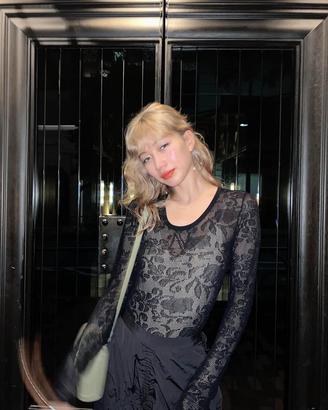 山本ソニアのインスタグラム：「music night 🎶  with my new tops @haengnae_official 🖤🖤🖤  #bluenote #bluenotetokyo  #haengnae」