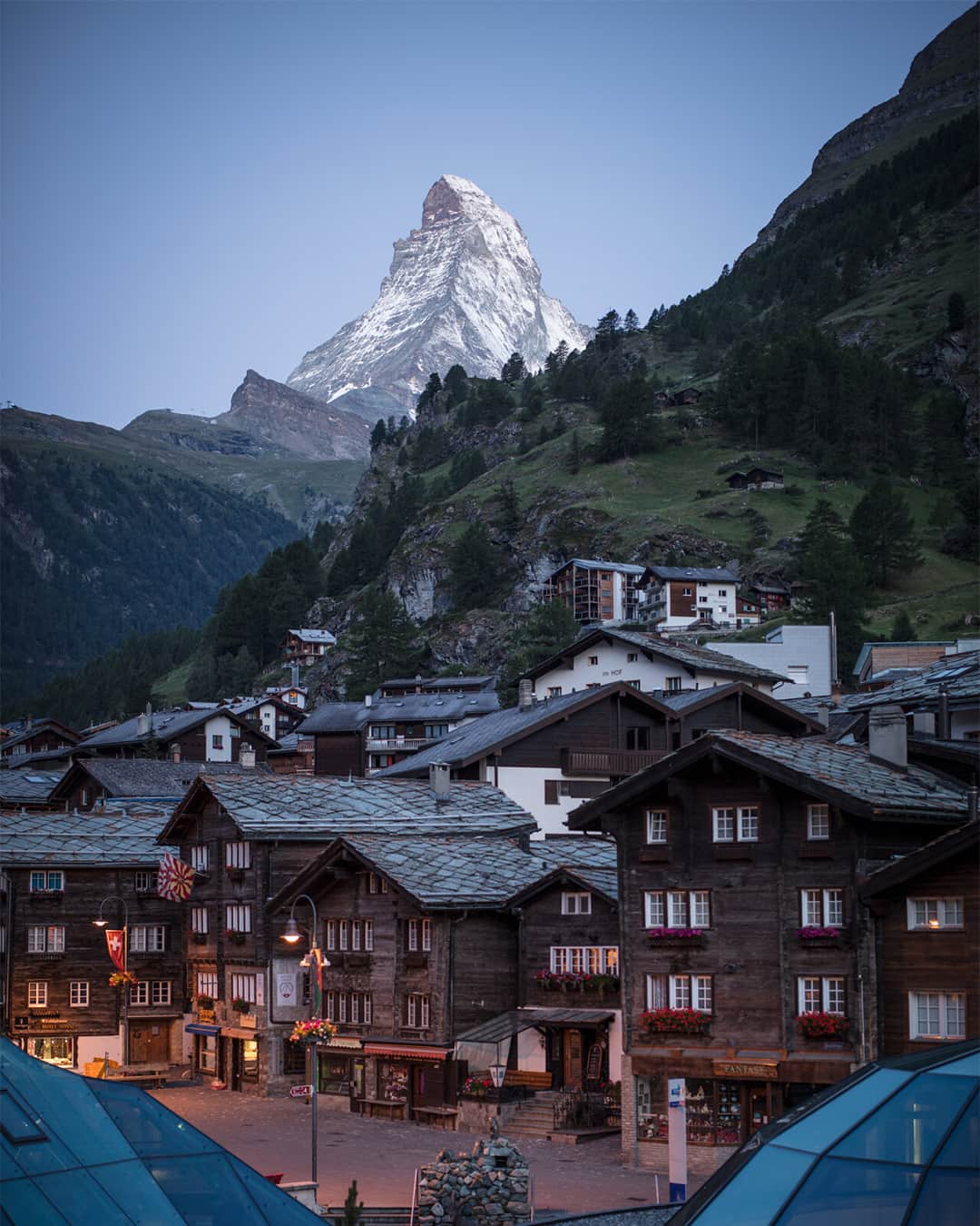 Mammutさんのインスタグラム写真 - (MammutInstagram)「We are happy to introduce the presenting partner for the Mammut Mountain Days: @zermatt.matterhorn 🇨🇭  Experiences on the mountains and glaciers, on a green alpine meadow or at an idyllic mountain lake – Zermatt offers everything for your perfect summer adventure. And last but not least: The most photographed mountain in the world ⛰️  Join us in exploring this mountain paradise during the Mammut Mountain Days from 1.-3. September 2023. Tickets now on sale, link in bio.  #MammutMountainDays  @zermatt.matterhorn @polartecfabric @bach_equipment @solostove @climeworks @yeti @zermatters」6月14日 23時30分 - mammut_swiss1862