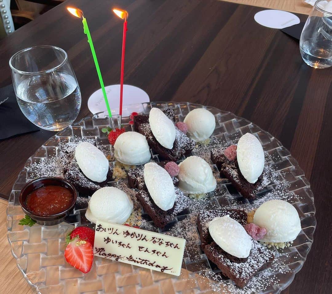 駒木結衣さんのインスタグラム写真 - (駒木結衣Instagram)「6月生まれメンバーで♡  せんちゃんから、名前入りのお米のプレゼントが🌾 (すごいよね。どうやって作るのかな、、ありがとう！！ もったいなくて食べられません！)  こんな楽しい時間があるから お仕事もがんばれます🥰🫶」6月14日 23時39分 - komaki_yui