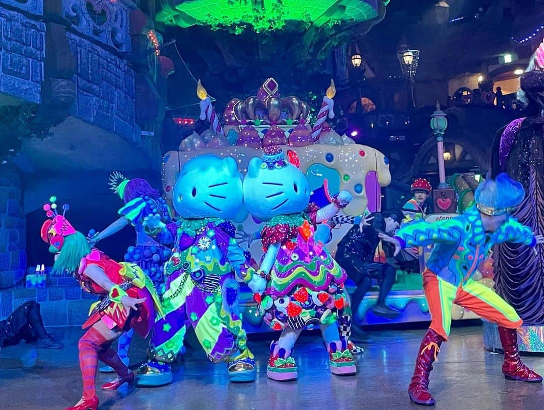 増田セバスチャンさんのインスタグラム写真 - (増田セバスチャンInstagram)「The Miracle Gift Parade at Sanrio Puroland, which I art directed, will finally reopen on June 17 for the first time in three years! Don't miss it!  アートディレクションしたピューロランド「ミラクルギフトパレード」が、6月17日から3年ぶりに再開します！https://sebastianmasuda.com/works/reopening-sanrio-puroland-miracle-gift-parade/」6月14日 23時52分 - sebastian_masuda