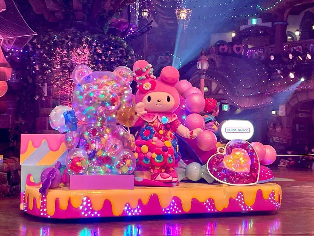 増田セバスチャンさんのインスタグラム写真 - (増田セバスチャンInstagram)「The Miracle Gift Parade at Sanrio Puroland, which I art directed, will finally reopen on June 17 for the first time in three years! Don't miss it!  アートディレクションしたピューロランド「ミラクルギフトパレード」が、6月17日から3年ぶりに再開します！https://sebastianmasuda.com/works/reopening-sanrio-puroland-miracle-gift-parade/」6月14日 23時52分 - sebastian_masuda