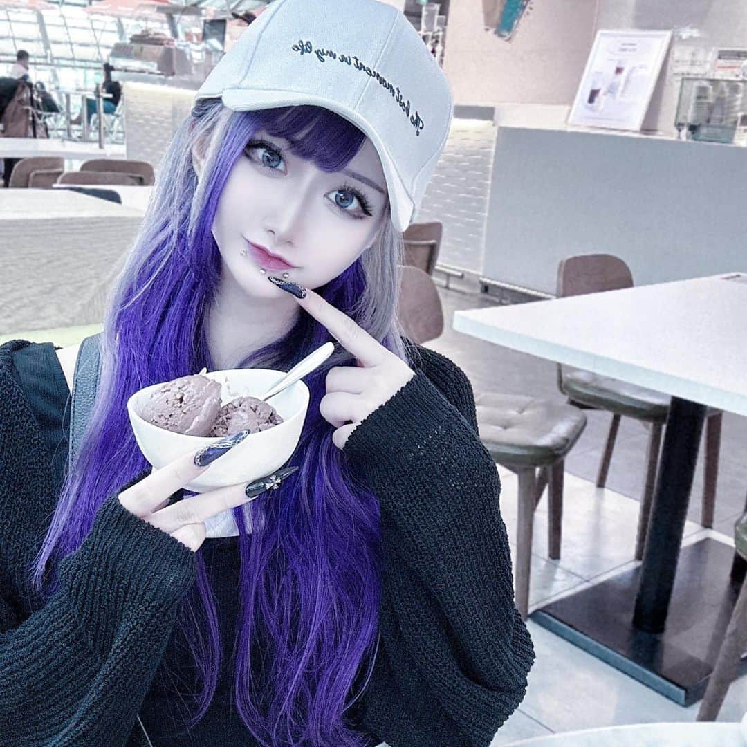 あんりゴンのインスタグラム：「韓国で食べたアイス美味しかったな〜！また月末韓国行くの🫶  卒業ライブ前のメンテナンスももちろんりょーまさん @0606ryomaan にお願いしました💜 プルエクすぐ乾くしこんな毛質他で見ないくらいサラサラだし最強✊🏻」