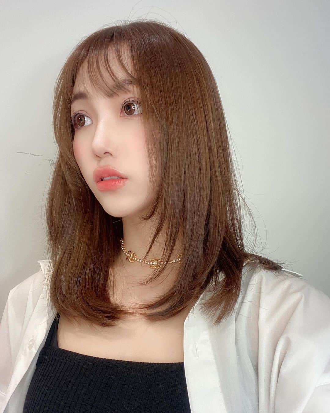 石川晶子（あきぽよ）のインスタグラム：「New hair style ✂︎✂︎  レイヤー更に深めに入れて軽めにしてもらいました😇 レイヤーカット案外セットしやすくてかわいすぎる〜〜 無造作でも様になってくれるから楽なの🥺🌼  @elyts_yone  @elyts_hairsalon   #ヘアースタイル #ニューヘアーカラー #レイヤーカット #レイヤー #髪型#ヘアーアレンジ #ブラウンカラー #ヘアーセット」