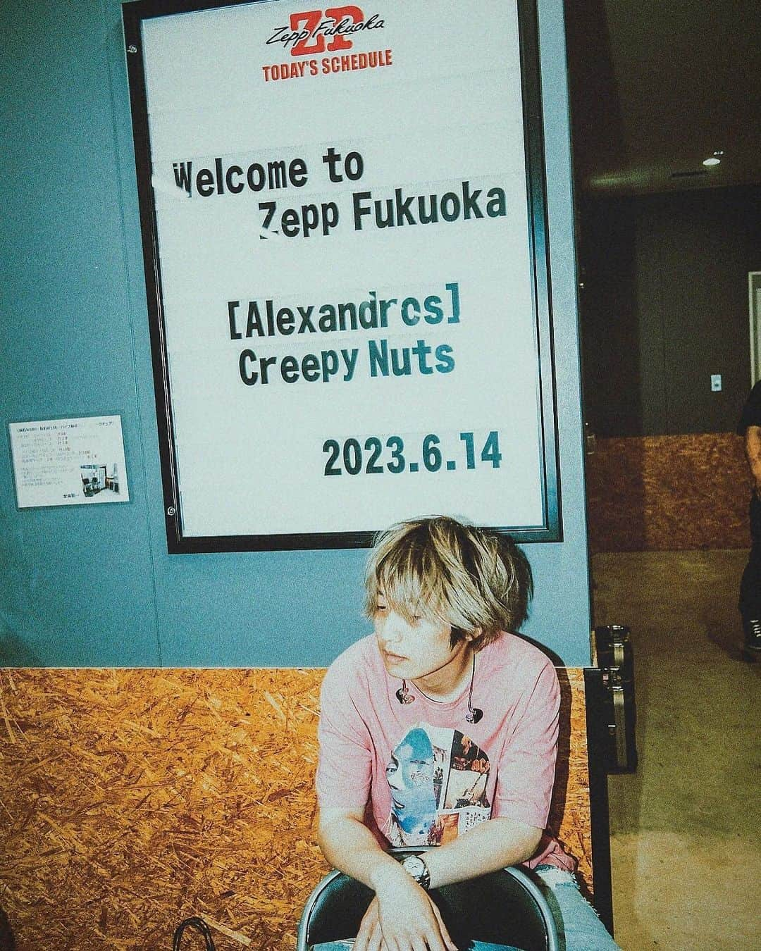 白井眞輝のインスタグラム：「Thank you Fukuoka!!!!  そしてCreepy Nutsありがとうございました！ 最高に楽しいライブでした！ 松永くんも汗かかない仲間でしたねw  明日のホルモンとの対バンもお楽しみ！  #thisfestour23 #creepynuts #alexandros」