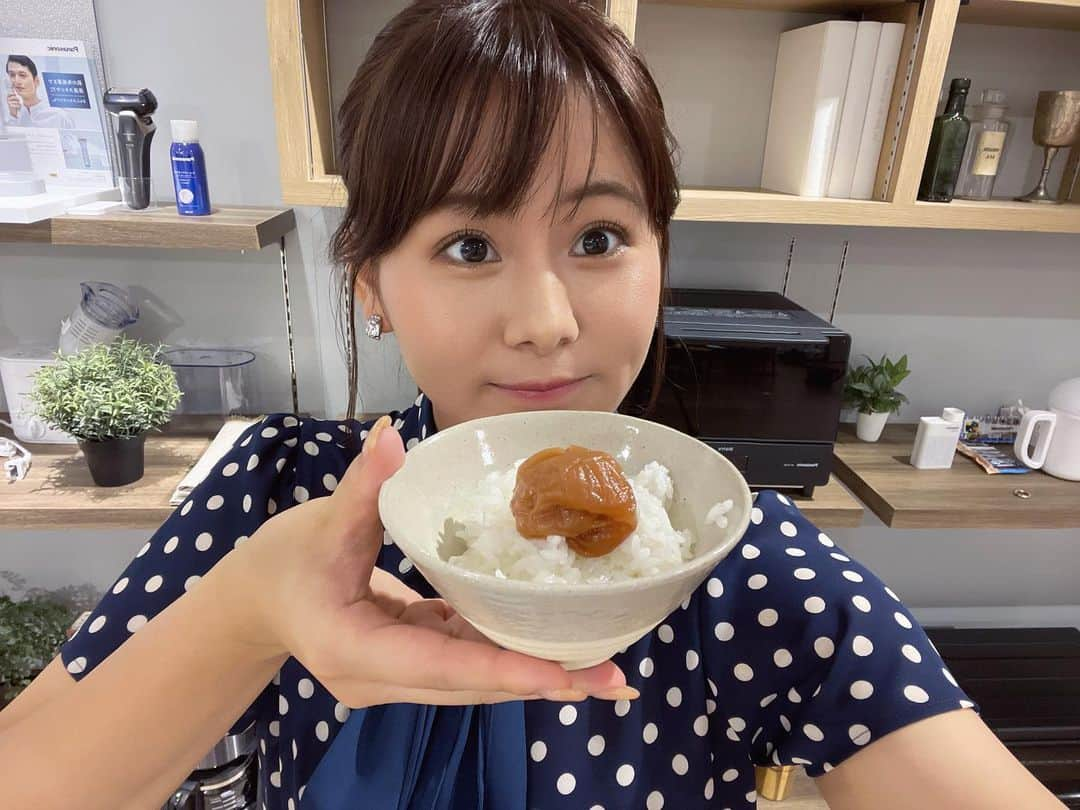 藤井由依のインスタグラム：「夜遅くなりましたが、 今夜も #トレたま ありがとうございました🥚🐥  ロケ終わりに頂いた 炊きたてご飯、梅干しを添えて」