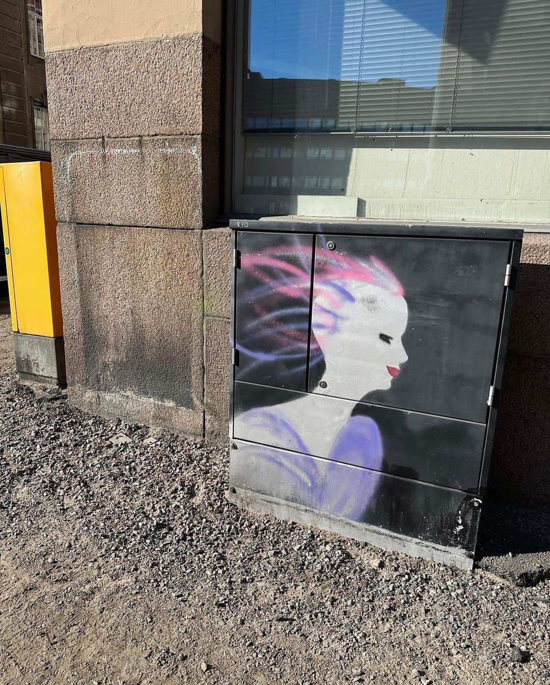 リリー・コリンズのインスタグラム：「Street art scrapbook — Helsinki edition…」