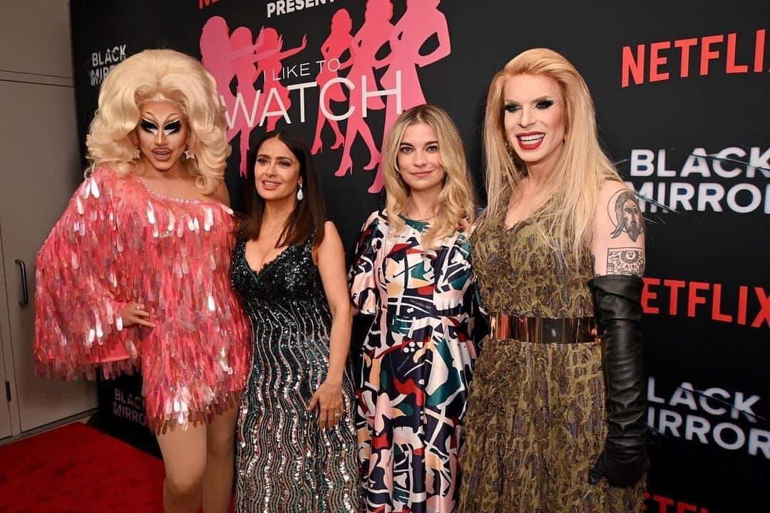 Just Jaredさんのインスタグラム写真 - (Just JaredInstagram)「Salma Hayek Pinault and Annie Murphy surprise the crowd and join Trixie Mattel and Katya at Netflix's "I Like to Watch" screening of #BlackMirror Season 6's opening episode. #SalmaHayekPinault #AnnieMurphy #TrixieMattel #Katya #Netflix Photos:  Bryan Bedder/Getty Images for Netflix」6月15日 0時28分 - justjared