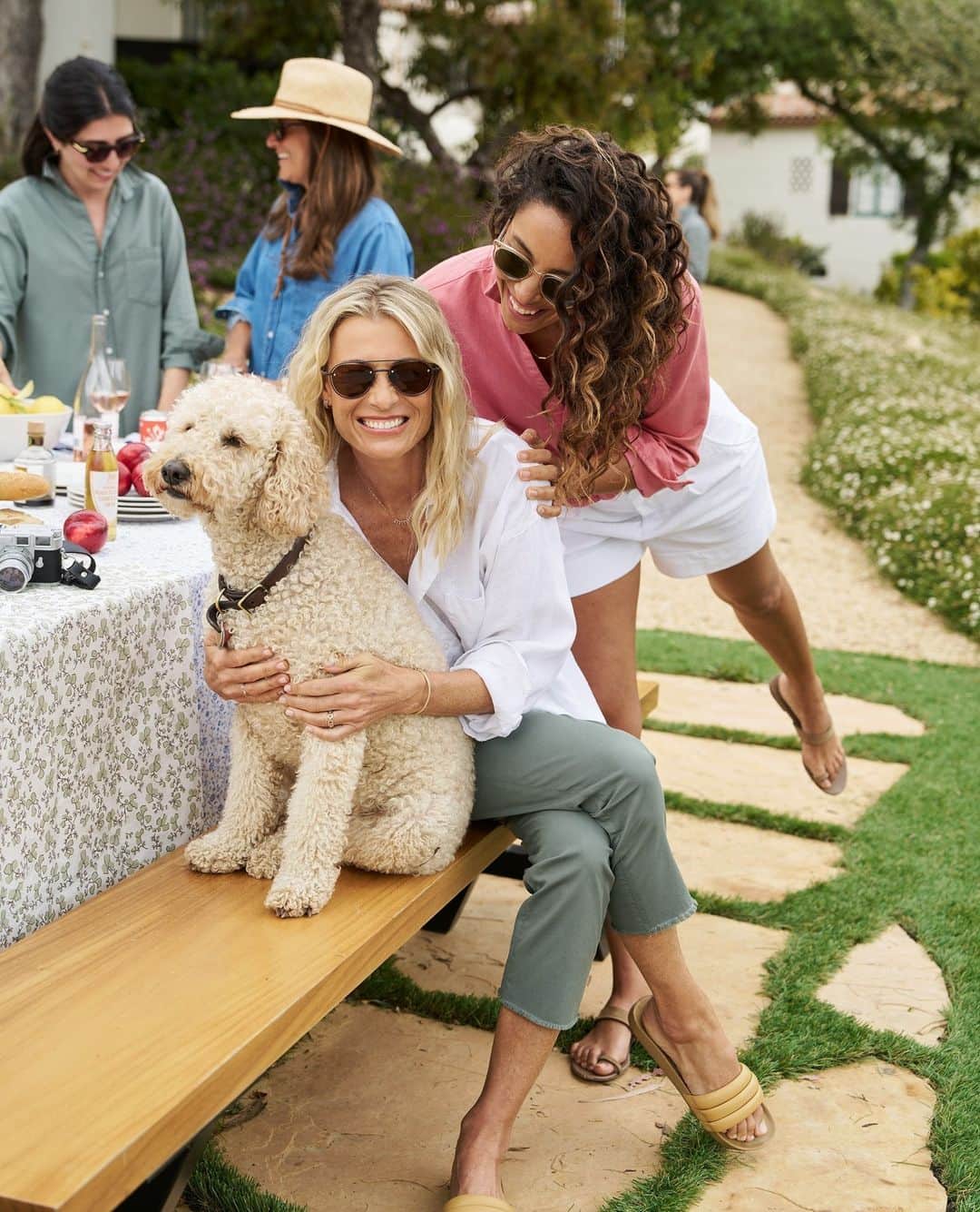 フランク&アイリーンのインスタグラム：「Go-to styles for your summer soirées #FrankandEileen」