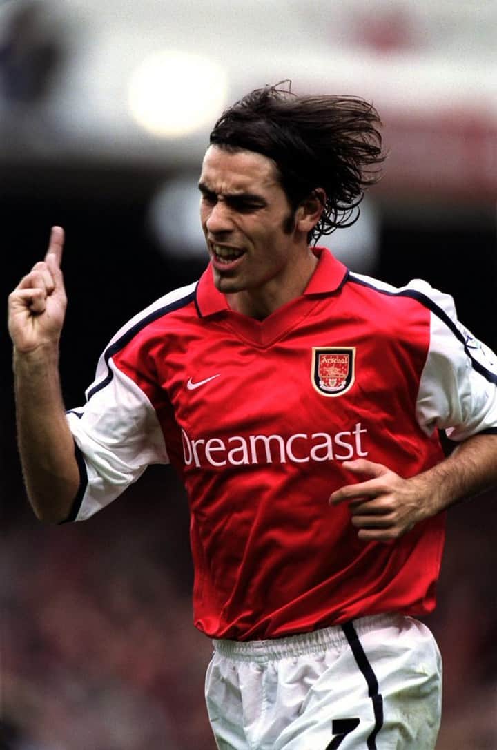 ロベール・ピレスのインスタグラム：「Passion lob @arsenal 😅🔴⚪️  1 or 2 ?! 🤔」