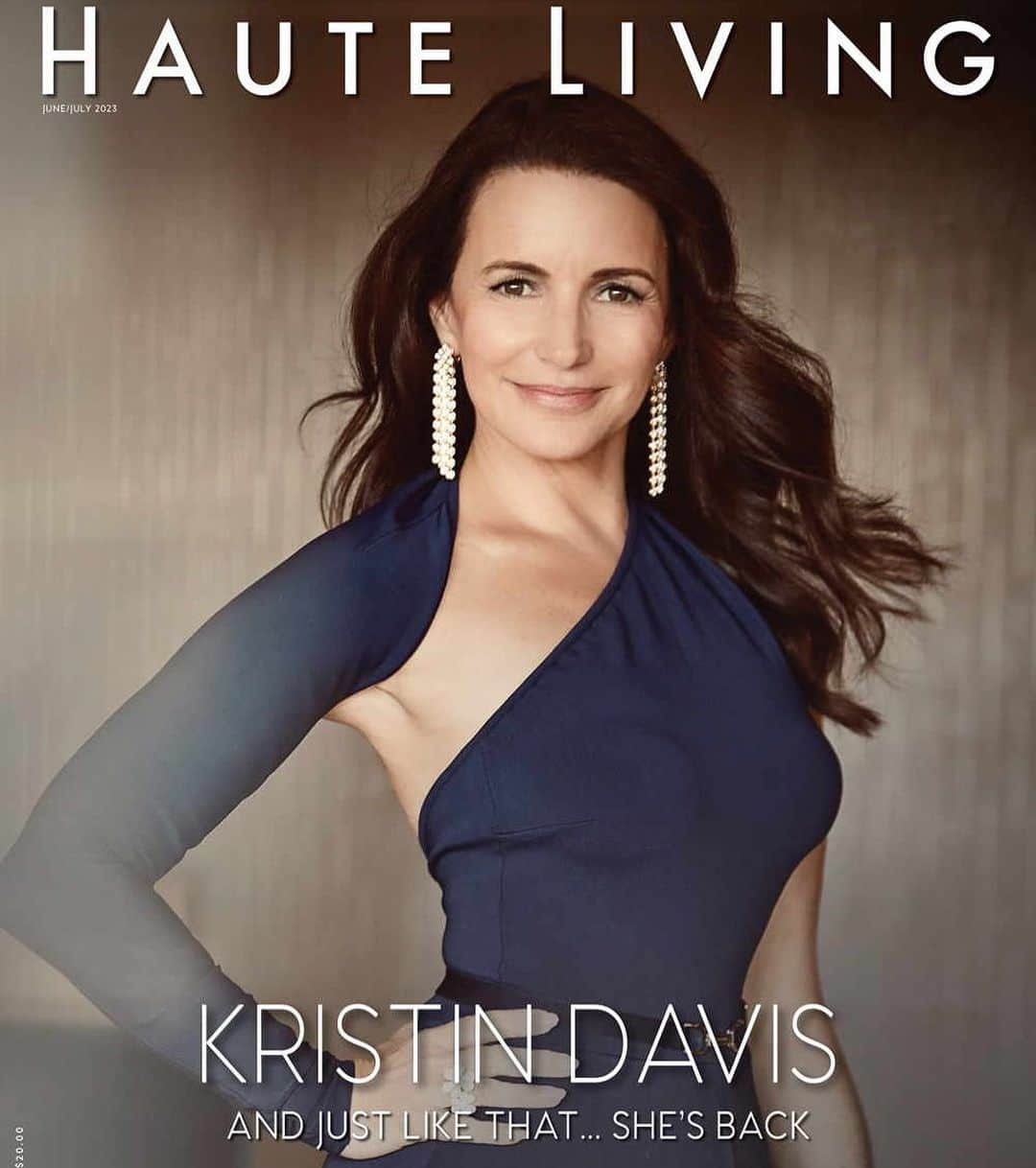 クリスティン・デイヴィスのインスタグラム：「Thank you so much for having me in your cover @hauteliving ! It was such a fun shoot and a great conversation with @laurainwonderland__ ♥️   @hauteliving   @laurainwonderland__  @johnrussophoto   @karenraphael   @marcusfrancis   @itsmatin  @oceanasantamonica」