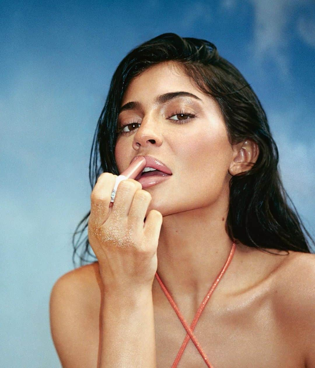 クリス・ジェンナーさんのインスタグラム写真 - (クリス・ジェンナーInstagram)「Kylie’s beautiful new Tinted Butter Balms just launched on KylieCosmetics.com ♥️♥️☀️☀️ 6 shades, 12 hour hydration, glossy lips all summer long!! @kyliecosmetics @kyliejenner #KylieCosmetics」6月15日 1時12分 - krisjenner