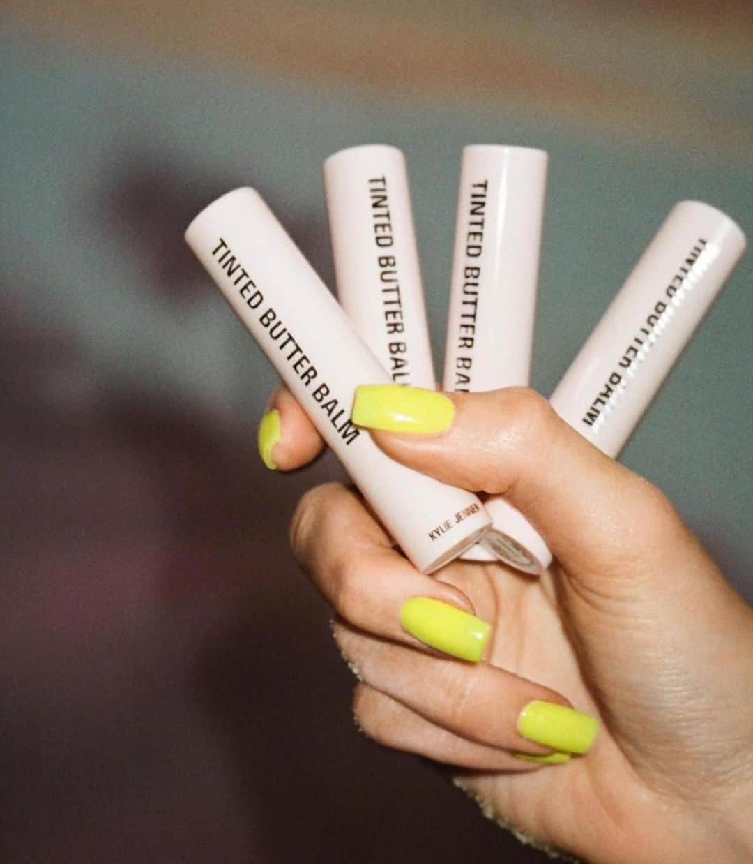 クリス・ジェンナーさんのインスタグラム写真 - (クリス・ジェンナーInstagram)「Kylie’s beautiful new Tinted Butter Balms just launched on KylieCosmetics.com ♥️♥️☀️☀️ 6 shades, 12 hour hydration, glossy lips all summer long!! @kyliecosmetics @kyliejenner #KylieCosmetics」6月15日 1時12分 - krisjenner