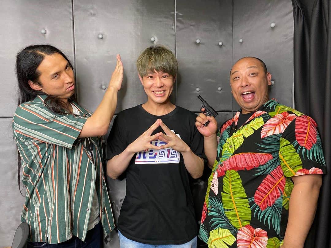 神尾晋一郎のインスタグラム：「#トムブラウン さんと合体！！  #神尾サクラバシ919 楽しい時間でした！  来週のゲストは……#浅沼晋太郎 さん！ 浅沼さんが来るよー！！」