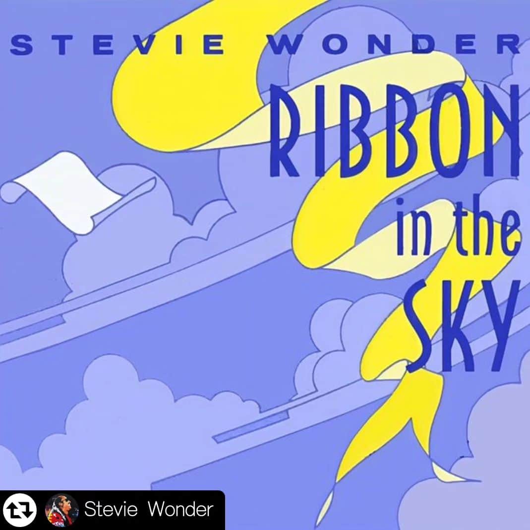 Shihoのインスタグラム：「StevieのRibbon in the skyがリリースされたのは41年も前！！ 名曲は色褪せないよね。 私も昔、19年前か、アルバムに収録しました。 レジェンド、mike mainieriとNYで録音したっけなあ。 懐かしすぎる。  #ribboninthesky #steviewonder #friedprideshiho #Shiho #mikemainieri #music #singerslife  #リポスト - @Stevie Wonder by @get_regrammer 41 years ago today (June 13, 1982), Stevie Wonder’s “Ribbon In The Sky” was released as the third single off Original Musiquarium. The song is another beautifully melodic piano ballad with jazzy chords and soothing acoustic guitar fills. A love song, it gives hope of amazing love to come and reminds lovers of the great thing they’ve discovered. The single peaked at #10 on Billboard’s R&B chart and was nominated for a Grammy.  Throughout the years, it’s been covered by many artists including Boyz II Men, Diana Ross, Dennis Brown and many more.」