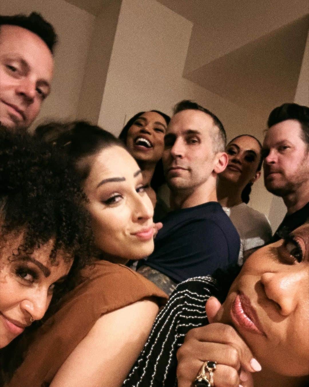カミラ・マーシャルのインスタグラム：「we are such a BORE…… (swipe for more BORE) • • • #ilovepopcorn」