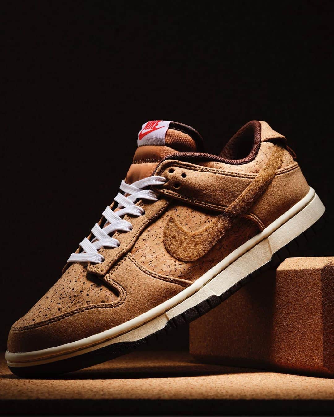 Nice Kicksさんのインスタグラム写真 - (Nice KicksInstagram)「Six different Swooshes and three lace options, @clot wants you to celebrate self-expression and creativity with its new “Cork” Nike Dunk Low 🍾 @nicedrops」6月15日 1時37分 - nicekicks