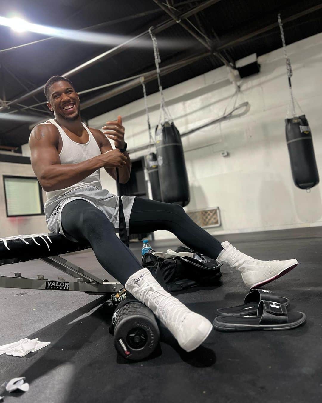 アンソニー・ジョシュアのインスタグラム：「Living my dream 💪🏾」