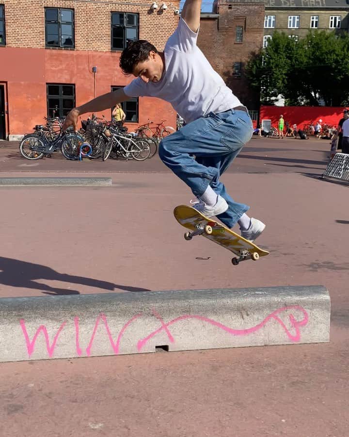 ヴィンセント・ミルウ のインスタグラム：「Happy to Skate again !  📱 @carlosribeiro91 @bocadovideo」