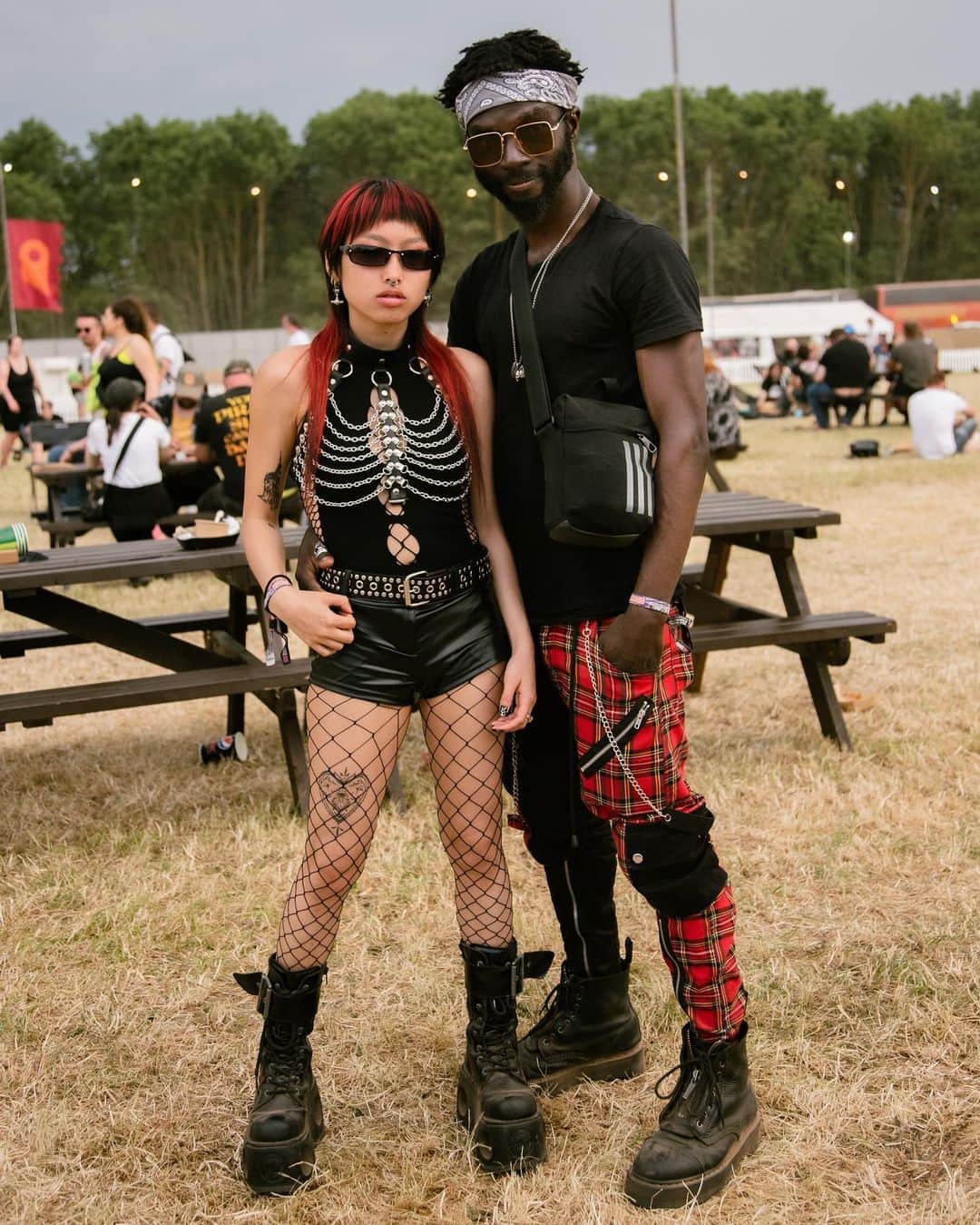 Kerrang!のインスタグラム：「From snazzy suits to goth cowboys, here’s some of our favourite fits from Download 2023 🖤  📸: @bekkycalverphoto」