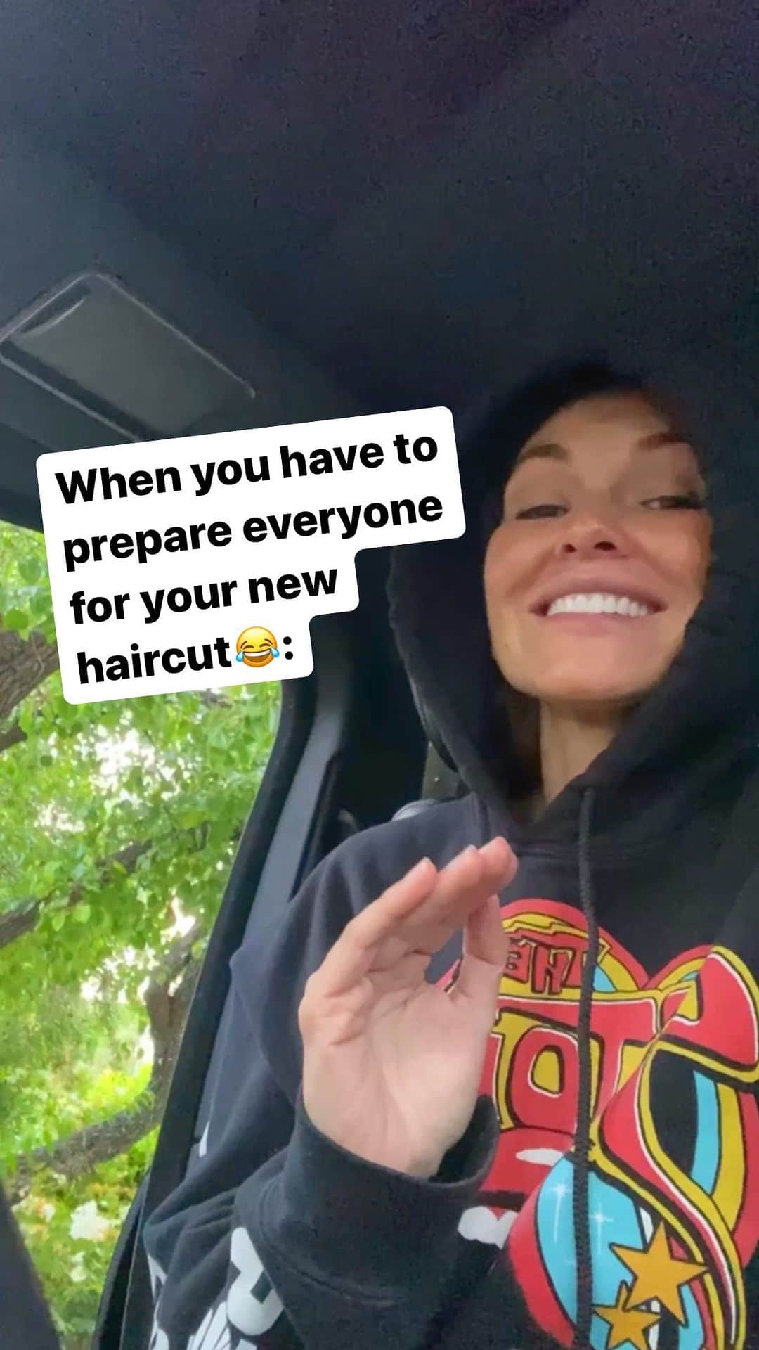カンディー・ジョンソンのインスタグラム：「Sometimes you have to prepare people for your new haircut (if you remember in 2011, when I chopped all my hair off into a 1 inch long pixie cut and everyone freaked out on me saying they were unfollowing me for my unrelatable hair 🙈😂)… So now I feel a good hair warning is called for😂.  Please be kind…stay tuned…Sheila (my hair) is about to make her debut. Be warned, there is a lot less of her…and she had no other option than headed to rocker-hair town😂😂😂   #hair #haircut #not #hairgoals #edgy #hair #we #come」