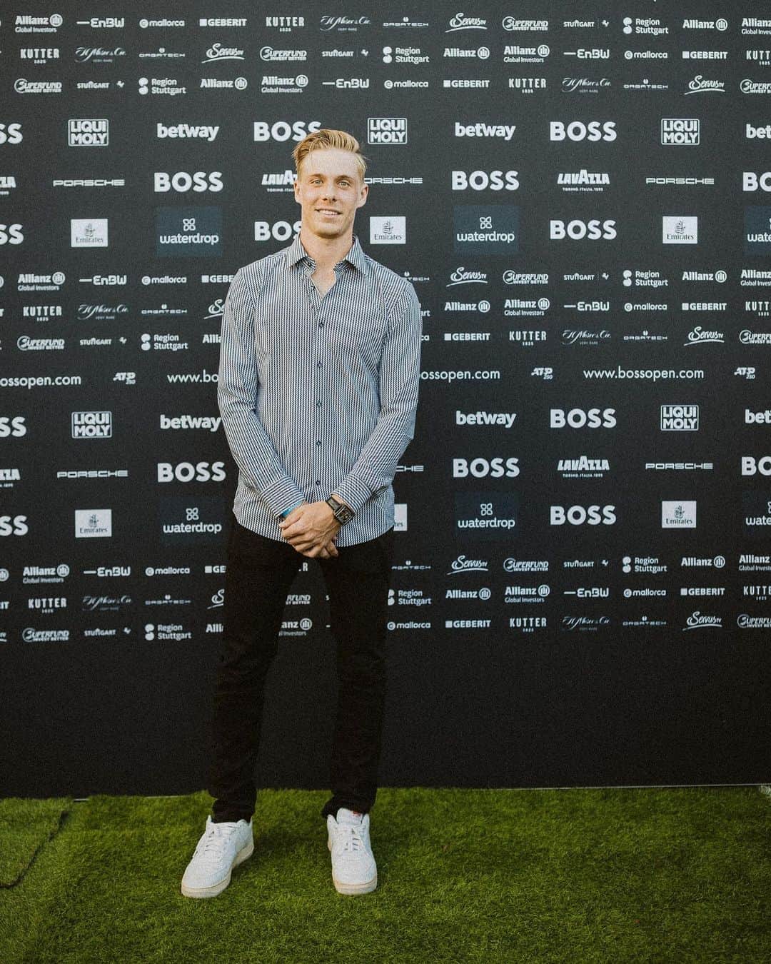 デニス・シャポバロフのインスタグラム：「Always great coming back to Stuttgart! Thanks for the love again this week 🙏🏼✌🏼 @bossopen」