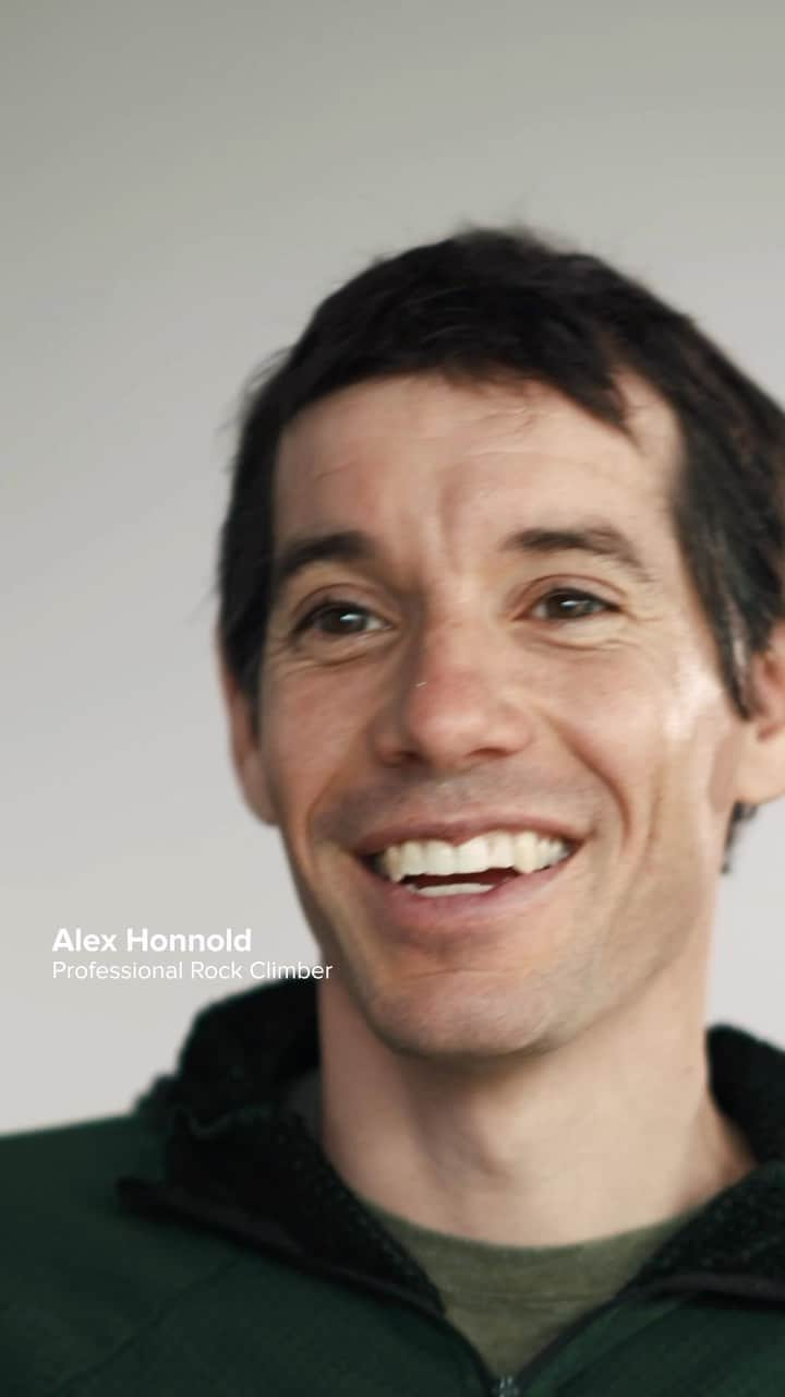 アレックス・オノルドのインスタグラム：「Alex Honnold’s obsession? Climbing.  5 days a week for 27 years, @alexhonnold has become one of the world’s best climbers — and that’s not just because he eats, sleeps, and breathes climbing — it’s because he’s obsessed with understanding what his body is capable of. Obsession is part focus, part passion, and it’s allowed him to succeed in the most stressful moments. #TheBestObsess」